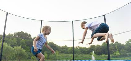 Hoe een veiligere trampoline te kiezen en te kopen