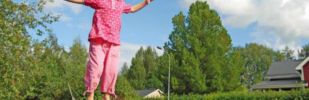 Warum Outdoor-Trampolinspiel mit Decathlon-Netz Kinder schlauer macht